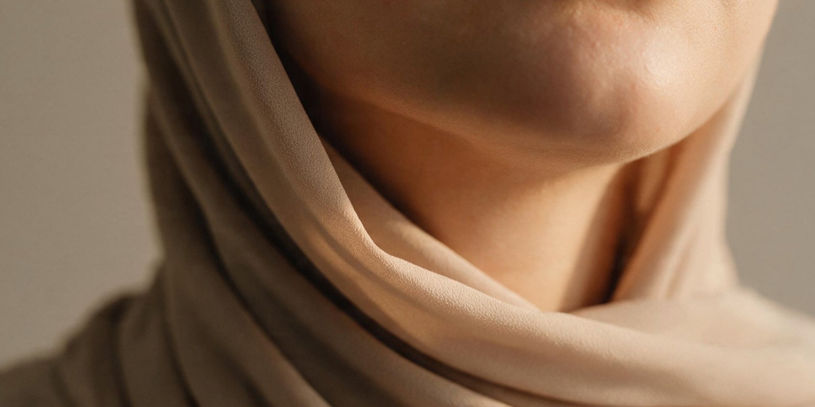 How to Avoid a Double Chin in Hijab